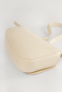 NA-KD Asymmetric Saddle - Schoudertas - PU design met drukknoopsluitingen - Offwhite
