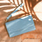 Selencia Hoesje Geschikt voor Samsung Galaxy A52 (4G) / A52s / A52 (5G) Hoesje Met Pasjeshouder - Selencia Eny Uitneembare Vegan Lederen Clutch - blauw
