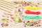 Make it Real Neon Armbanden met Bedeltjes maken