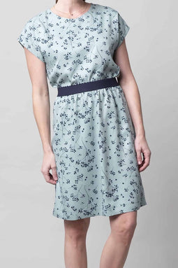 Mintgroene rok met bloemen