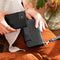Selencia Hoesje Geschikt voor iPhone 13 Hoesje Met Pasjeshouder - Selencia Surya 2-in-1 Uitneembare Vegan Lederen Bookcase - Zwart