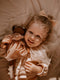 Mrs Ertha Dollies Poppetje 35cm - Sugar Bee
