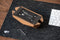 Oakywood Laptop Dock - Zwart Massief Eiken - Echt Hout Verticale MacBook/Laptop Standaard - Clean Desk Design