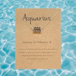 MustHaves - Ketting met hanger / schuiver - 46 cm- Aquarius / Waterman Astrologie - Horoscoop Zodiac - Zwart Goud - Uitleg op Kaartje - geboorteteken hanger - kado cadeau - Casual - Feest Bruiloft Gala - Volwassenen Tieners Kinderen