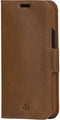 Dbramante1928 iPhone 13 Pro Max - Flip cover - Magneetsluiting en ruimte voor pasjes - Cognac