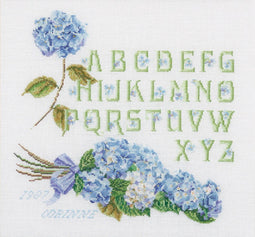 Thea Gouverneur - Borduurpakket met telpatroon - 2088A - Voorgesorteerde DMC Garens - Hortensia Alfabet - Aida - 34 cm x 36 cm - DIY Kit