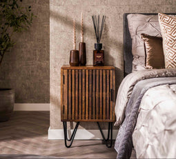 Nachtkastje Tweak Set van 2 Mangohout Links en Rechts - industrieel Design - Zandkleurige Afwerking - 40x30x60 cm