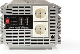 Nedis Omvormer Gemodificeerde Sinusgolf - Ingangsvoltage: 24 V DC - Apparaat stroomoutput: Type F (CEE 7/3) - 230 V AC 50 Hz - 2500 W - Piekvermogen: 5000 W - Screw Terminal - Zilver