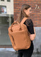 New Rebels Unisex Harper Miami Rugzak - 9L waterdichte rugzak met dubbele sluiting - 13 inch laptopvak - Waterafstotende ritssluiting - Gewatteerde riemen, ideaal voor werk & school - Cognac bruin