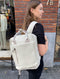 New Rebels Unisex Harper Miami Rugzak - 9L waterdichte rugzak met dubbele sluiting - 13 inch laptopvak - Waterafstotende ritssluiting - Gewatteerde riemen, ideaal voor werk & school - Beige
