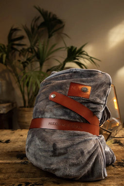 Nikki.Amsterdam - The.Plaid Grey - Draadloze warmtedeken - 20.000 mHa powerbank