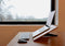 NOT A DESK Bamboe zwevende bureau L - compact bureau - in hoogte en helling verstelbaar - mobiel zit sta bureau - draagbaar kantoor - multifunctioneel