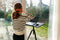 NOT A DESK Zwart tripod bureau L - MDF gerecycleerd hout - Made In Belgium - compact bureau - in hoogte en helling verstelbaar - mobiel zit sta bureau - draagbaar kantoor - multifunctioneel
