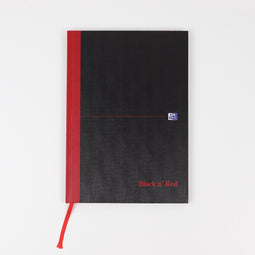 NOTITIEBOEK OXFORD BLACK AND RED A4 96VEL GELINIEERD ASS.
