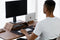 Oakywood Laptop Dock - Massief Walnoot - Echt Hout Verticale MacBook/Laptop Standaard - Clean Desk Design