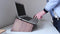 Oakywood Laptop Stand - Zwart Massief Eiken - Echt Houten Laptop MacBook Standaard 15/16" Ergonomisch Stijlvol
