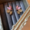 Oorbellen met kristallen: the Crystal leaves with pink