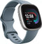 Fitbit Versa 4 - Smartwatch - GPS Hartslagmonitor 40+ trainingsmodi - Zilver Blauw