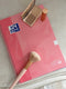 Oxford School Europeanbook - notitieboek - gekleurde rand - A4+ - lijn - 80 vel - 4 gaats - hardcover - roze