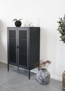House-Nordic-Vitrinekast-Anna-met-gaasdeur-zwart