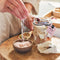Pineut® Badzout Roos & Hibiscus - Cadeau Vrouw - Badkristallen - Maak je eigen Bad Thee - Verwen Cadeau - Ontspannen en Genieten