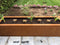 Plantenbak Artesa Cortenstaal 1200x400x400mm (LxBxH) - Materiaaldikte 2mm. Voorzien van verstevigingskokers aan de binnenkant. Voorzien van bodem met afwateringsgaten. Pootjes 15 mm hoog. Omplooi bovenrand 50mm.
