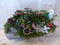 Plantenbak met planten en deco in boomstronk met verlichting