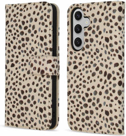 imoshion Hoesje Geschikt voor Samsung Galaxy S24 Plus Hoesje Met Pasjeshouder - imoshion Design Bookcase smartphone - Meerkleurig / Black And White Dots