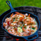 Valhal Outdoor Skillet / Koekenpan met steel - gietijzer, diameter 25cm - schenktuiten - VH25