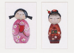 Thea Gouverneur - Borduurpakket met telpatroon - 547A - Voorgesorteerde DMC Garens - Kokeshi-poppen - Aida - 16 cm x 22 cm - DIY Kit