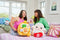 Snackles Series 2 - Garnaal Lily met Pringles - 38 cm van ZURU