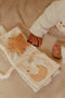 Little Dutch - Newborn Buggyboekje - Zacht activiteitenboekje met knisperpapier en rammeltje - Wit