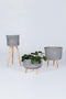 Handed By Up High - Plantenstandaard - Handgevlochten mand - Wit met donker grijs