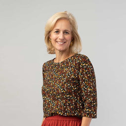 Rechte top van katoen met bloemen.
