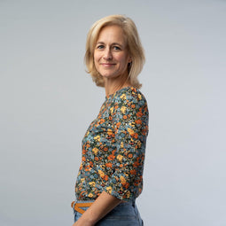 Rechte top van katoen met bloemen.