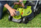 RYOBI ONE+ Pack 18V Cordless Grasmaaier + Trimmer RLM1833BLT1825M : Grasmaaier RLM18X33B40 en Trimmer OLT1825M (incl. 1x4.0Ah accu)