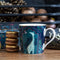 Sara Miller London - India Mug Midnight - Mok - Giraffe - Ø 9,8 cm, H 10,6 cm, 0,34 l
