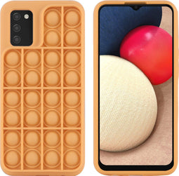 iMoshion Hoesje Geschikt voor Samsung Galaxy A02s Hoesje Siliconen - iMoshion Pop It Fidget Toy - Pop It hoesje - goud