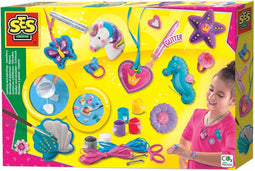 SES - Gieten en schilderen - Sieraden maken - sneldrogend - met vormpjes, gips, verf, penseel, glitterlijm, lint, ringen en speldjes - knutselen meisjes
