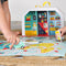SES - Petits Pretenders - Winkelstraat speelkoffer en speelmat - speelkoffer met 3 winkels, speelkleed en 4 houten speelfiguren