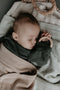 Snoozebaby Knuffeldoekje aan houten bijtring Donkergroen