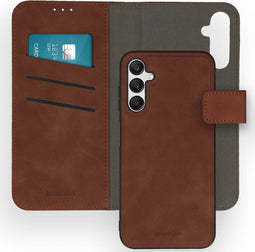 iMoshion Hoesje Geschikt voor Samsung Galaxy A25 Hoesje Met Pasjeshouder - iMoshion Uitneembare 2-in-1 Luxe Bookcase - Bruin