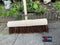 Synx Tools Prof Gemeente Bezem 45 cm incl. Steel 150 cm - Straatbezem / Stadsbezem - Harde natuurvezels - veger - Bezems buitenbezem - Tuinbezem -