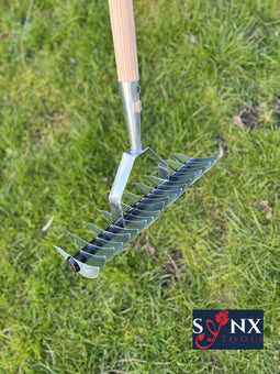 Synx Tools Verticuteerhark verzinkt - Gazonbeluchters - hark - Verticuteer / Harken - Bodembewerkers - Verticuteerharken - Tuinartikelen / Tuingereedschap - Inclusief Steel 150cm