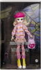 Monster High Enid Sinclair - Modepop - Roze outfit met baret en rugzakaccessoires