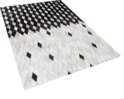 MALDAN - Patchwork vloerkleed - Lichtbeige - 140 x 200 cm - Koeienhuid leer