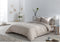 Dekbedovertrek set Alexandra House Living Espiga Beige Bed van 150 5 Onderdelen