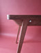 Uitschuifbare tafel Envelop, 90x65x75, essenhout gefineerd in walnoot kleur