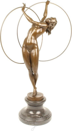 BRONZEN BEELD VAN EEN HOEPELDANSERES