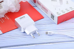 UNIQ Accessory Dual Port 2.1A travel charger - Apple Lightning Wit (CE)